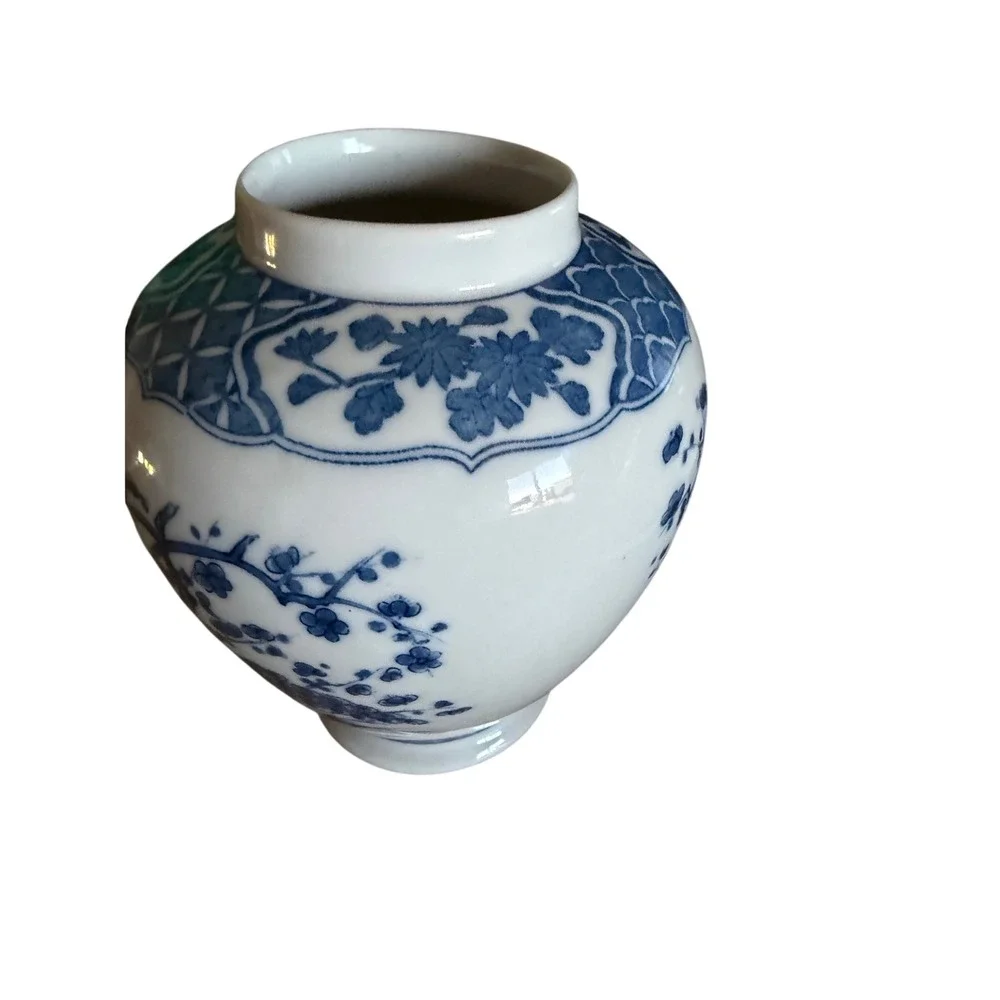 Vintage Blue and White Porcelain Ginger Jar Peacock Floral Chinoiserie Vase 6in
